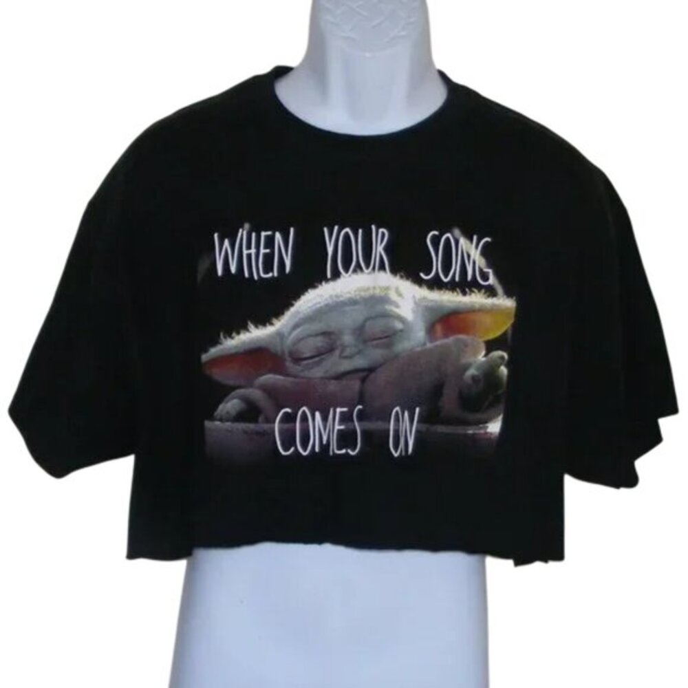 MANDALORIAN Baby Grogu Cropped Tee, XL, Short Black, Yoda